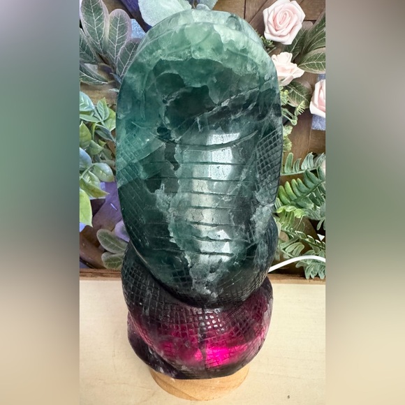 4lb Fluorite UV Reactive Snake w/ Light Stand - Picture 3 of 11